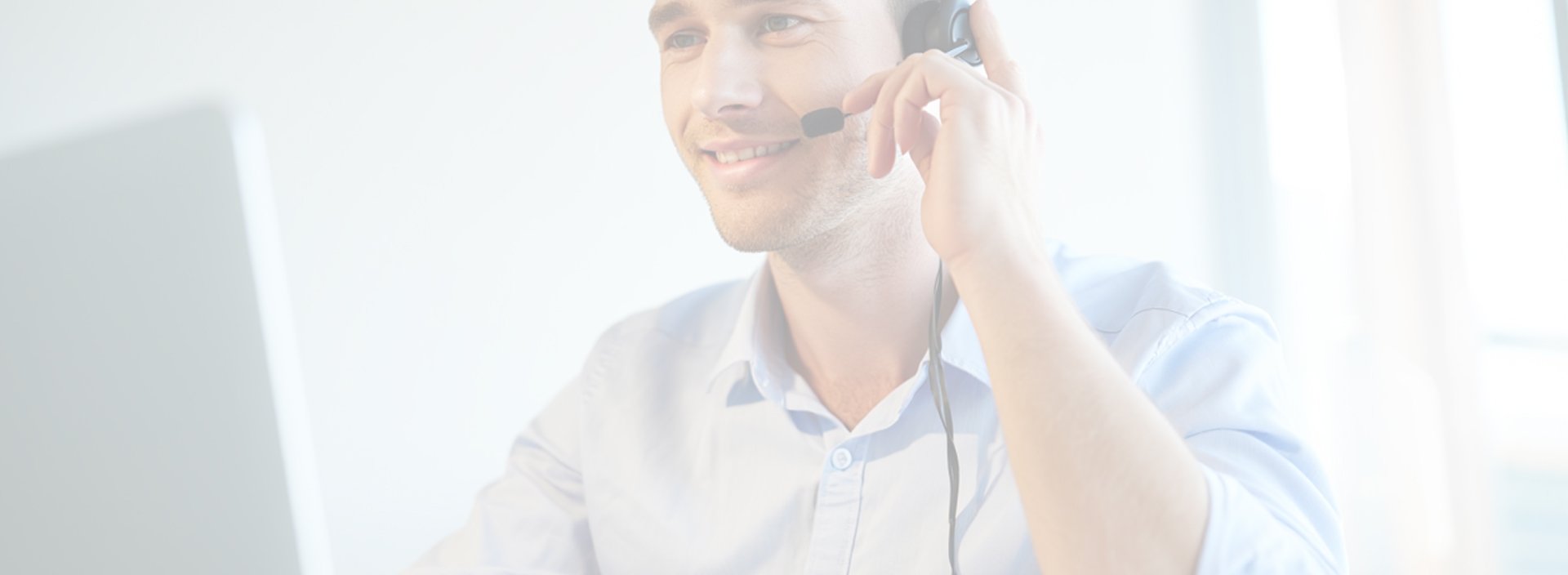 Оператор горячей линии